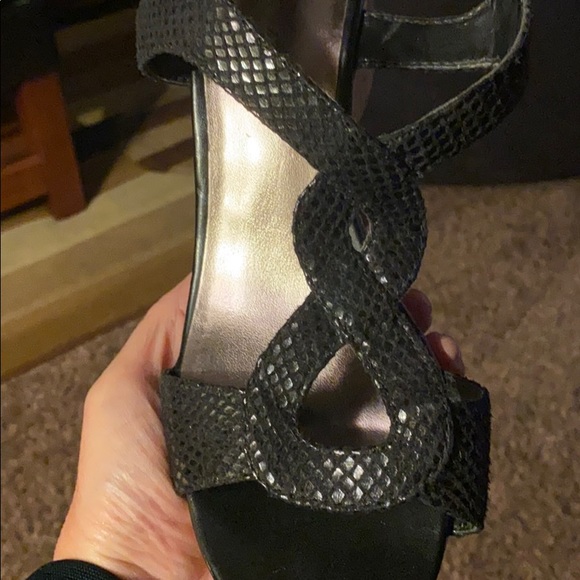 Size 91/2 Relativity cork wedge sandals - Picture 3 of 6